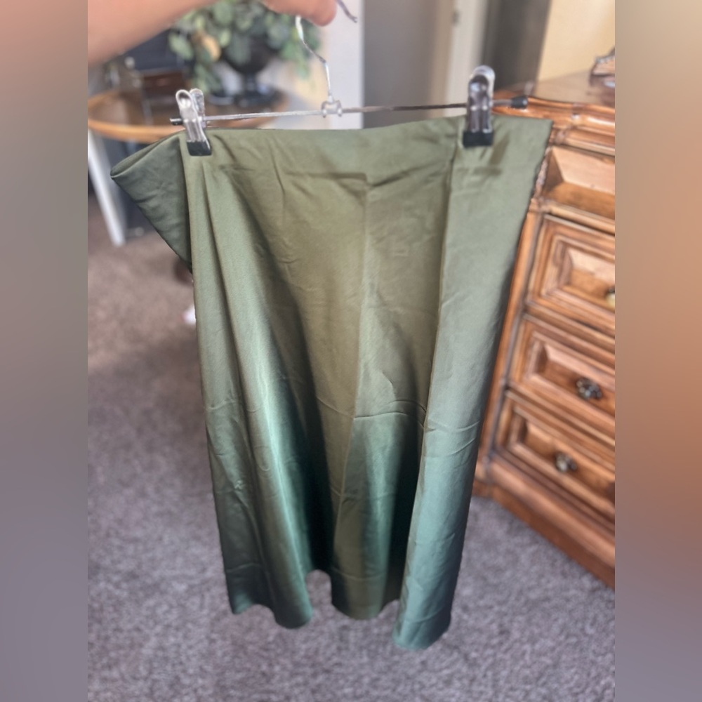 JCrew Gwyneth Slip Skirt size MEDIUM in color olive green